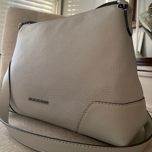 New Mk crossbody 🦋 - Picture 9 of 9